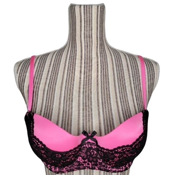 Victoria's Secret Balconet Underwire Bra - Picture 1 of 9